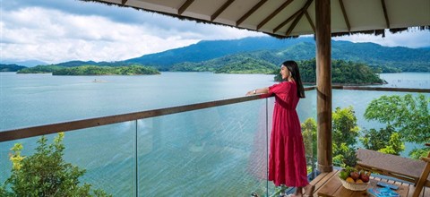 Balcony stay in the middle of a mountain lake, Wayanad