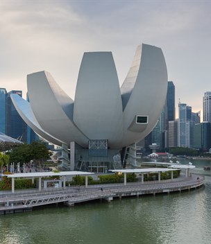 ArtScience Museum and the Marina Bay skyline, Singapore